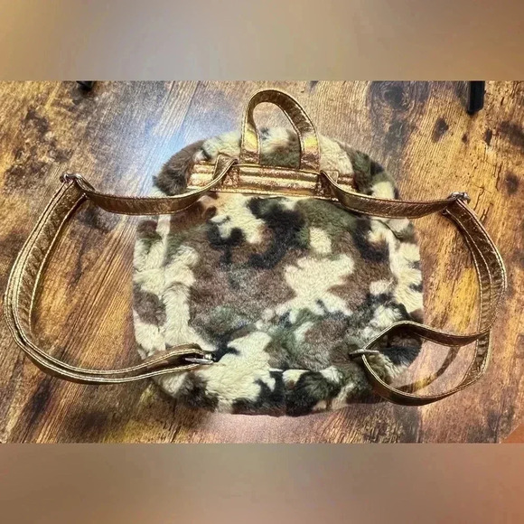Skechers | small, camouflage faux fur backpack - Picture 11 of 16